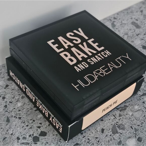 HUDA Easy Bake & Snatch Pressed NoTalc Brightening Setting Powder PEACHY PIE NEW - Picture 2 of 16